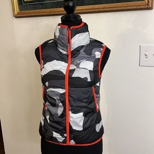 Girls Nike Alliance Graphic Reversible Puffer Vest, Sz. Medium.